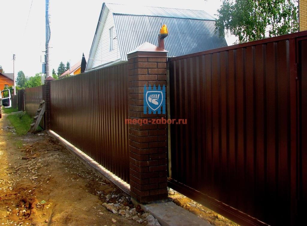 Кирпичный забор из коричневого кирпича в Орехово-Зуево - 323 000руб 45